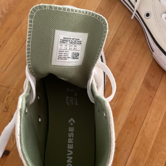 Converse high tops size 2 strawberries and bees - Picture 2 of 4